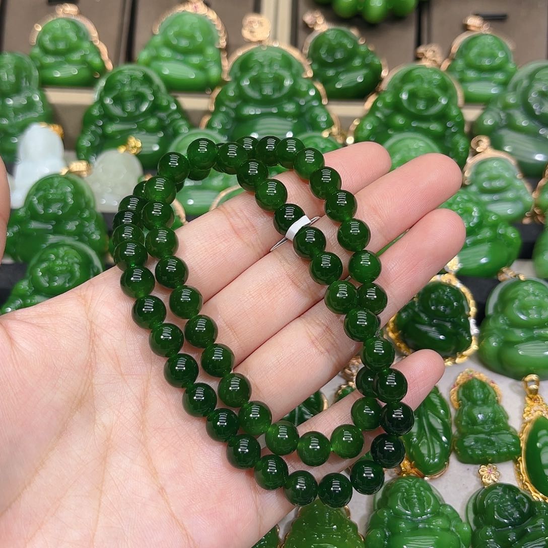 和田玉（碧玉）项链未镶嵌卡八菠菜绿项链