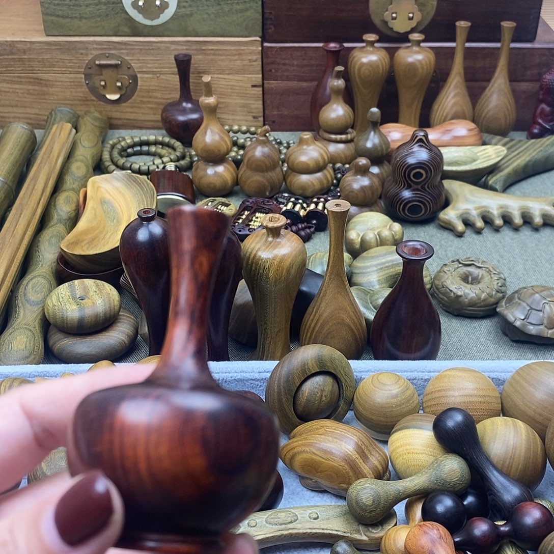 老***辕香榧木阿根廷绿檀手把件