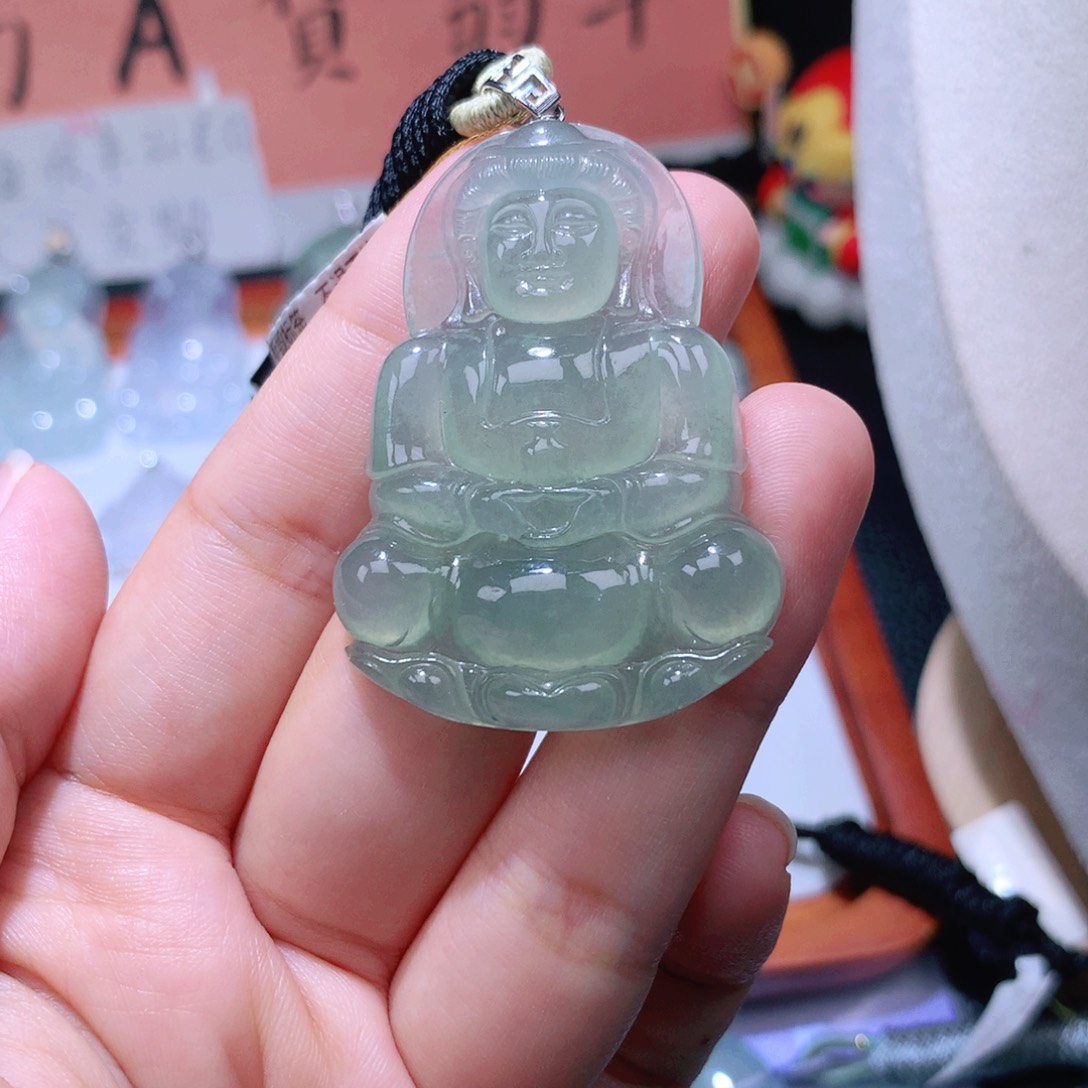 颈饰18K金镶嵌翡翠观音