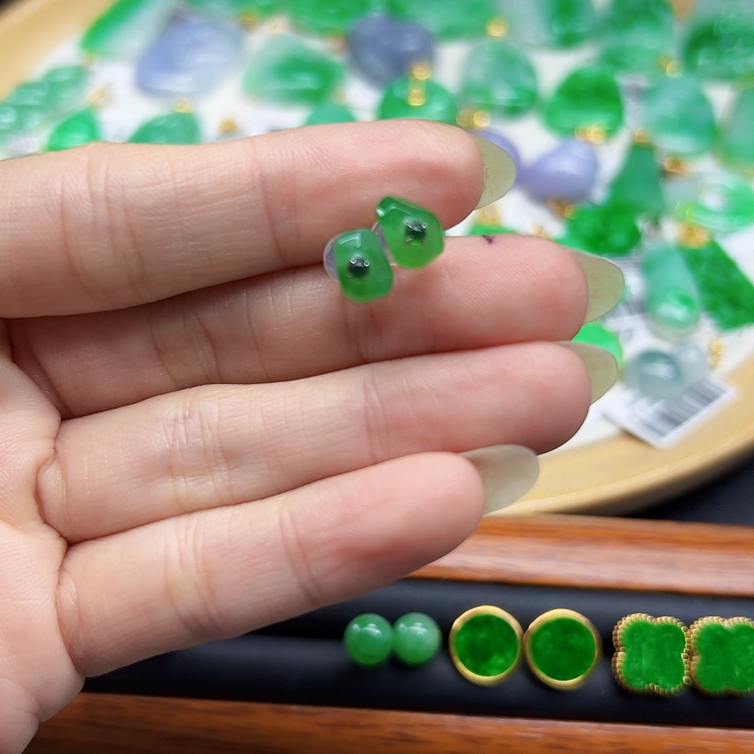 翡翠耳饰18K金镶嵌天然缅料A货一件