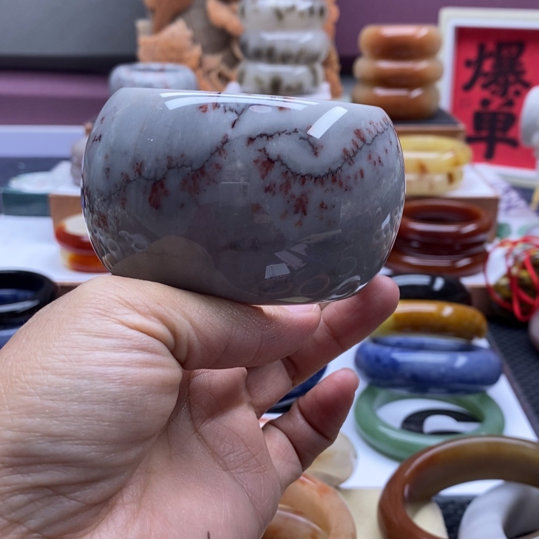 石英质玉手镯未镶嵌且**情