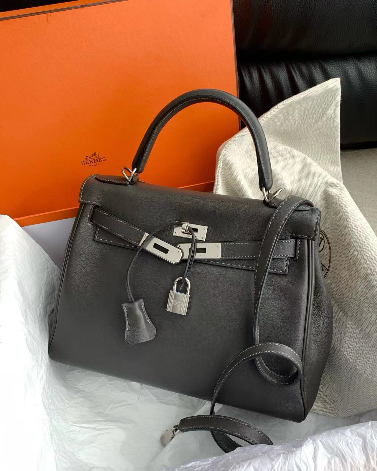 95新 Hermes/爱马仕 石墨灰内缝Kelly28包 18490121