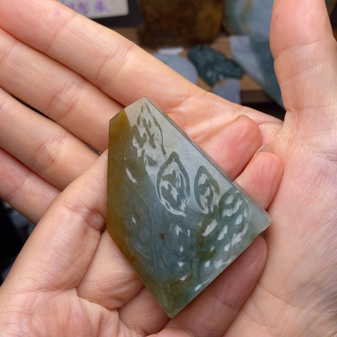 晚***星翡翠未镶嵌颈饰天然