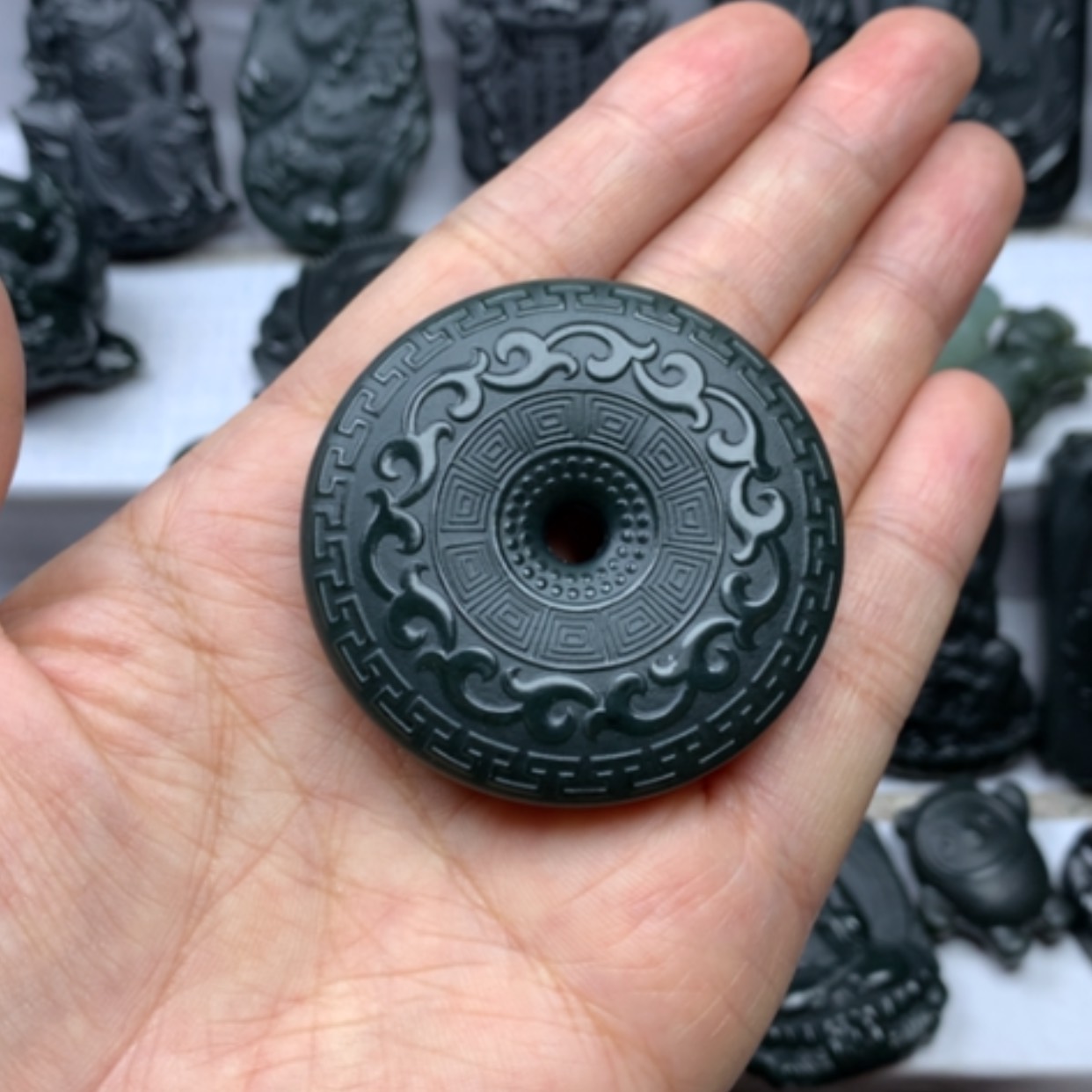 【闪购商品】颈饰未镶嵌和田玉双面雕刻