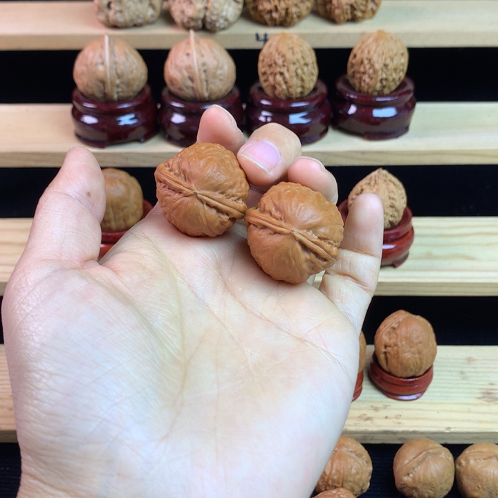 吊坠文玩核桃闷尖金蟾