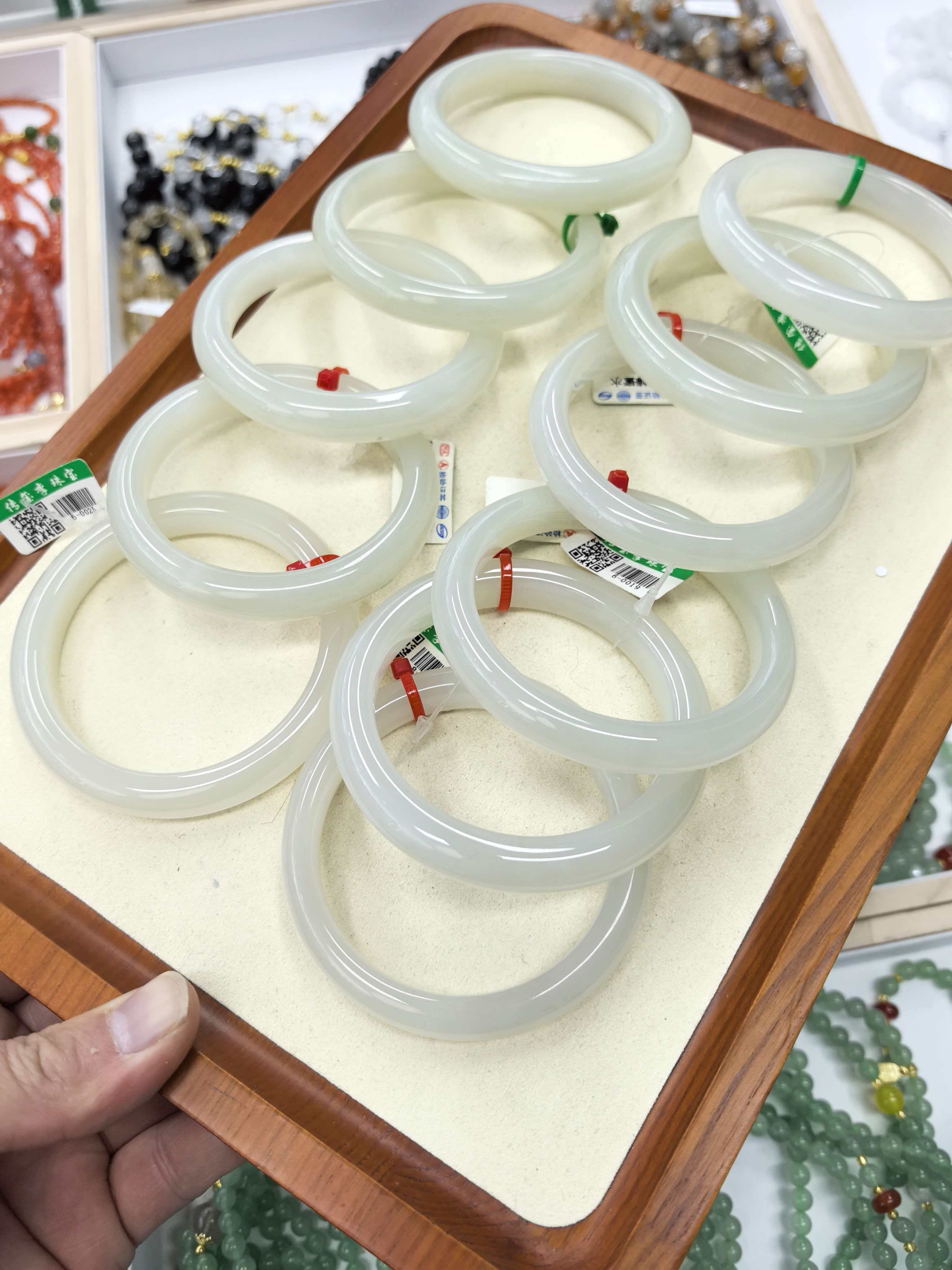 和田玉 白玉 正宽手镯（拍一发一，多样发货，一物一证）