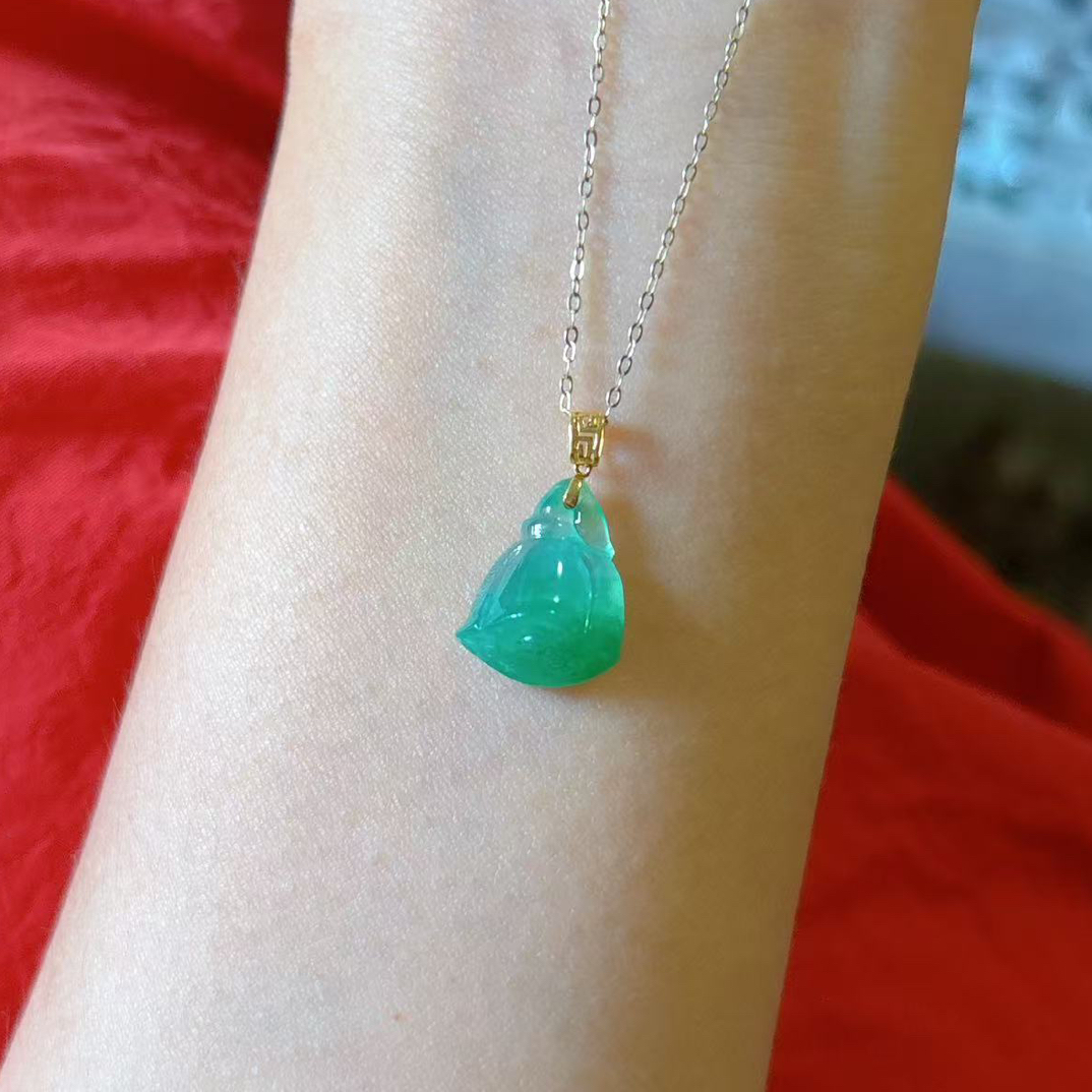 天然A货翡翠18k镶嵌莲蓬阳绿冰种锁骨链玉坠气质颈饰