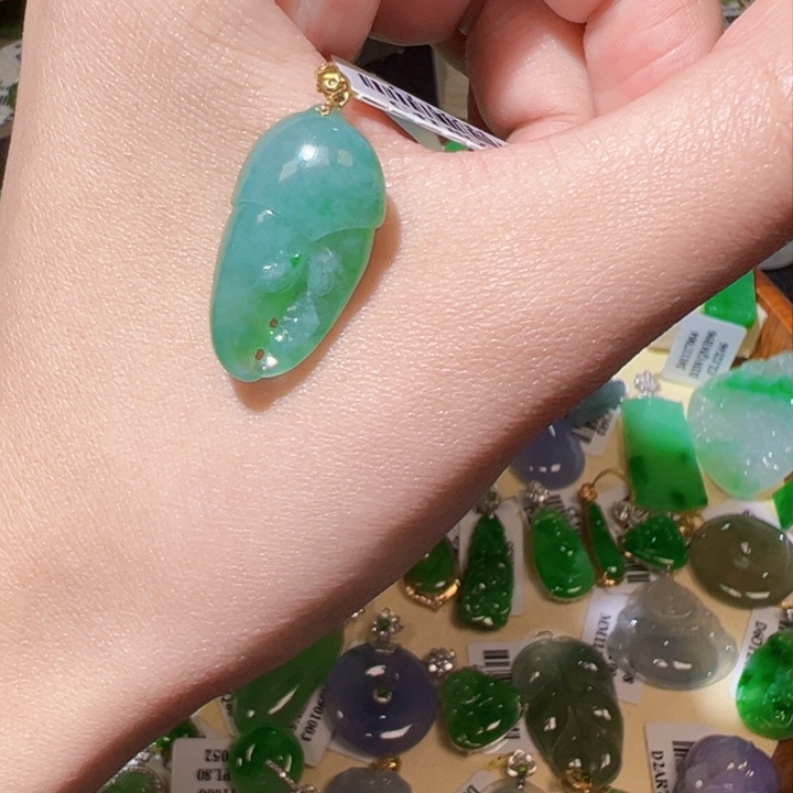 翡翠挂件18K金镶嵌翡翠