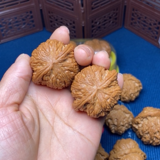 文玩核桃把件刘****^磨盘42