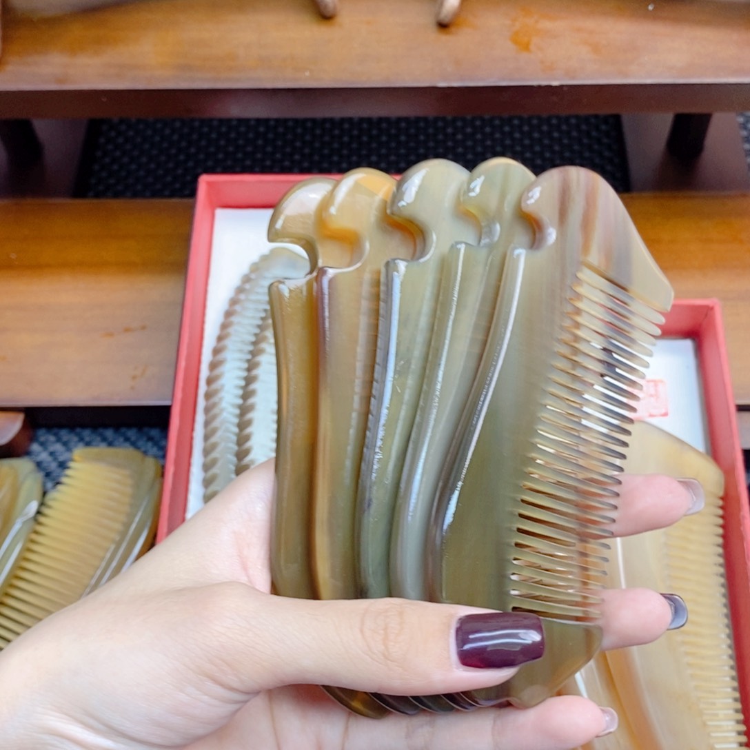 纯手工制作纯牛角梳子