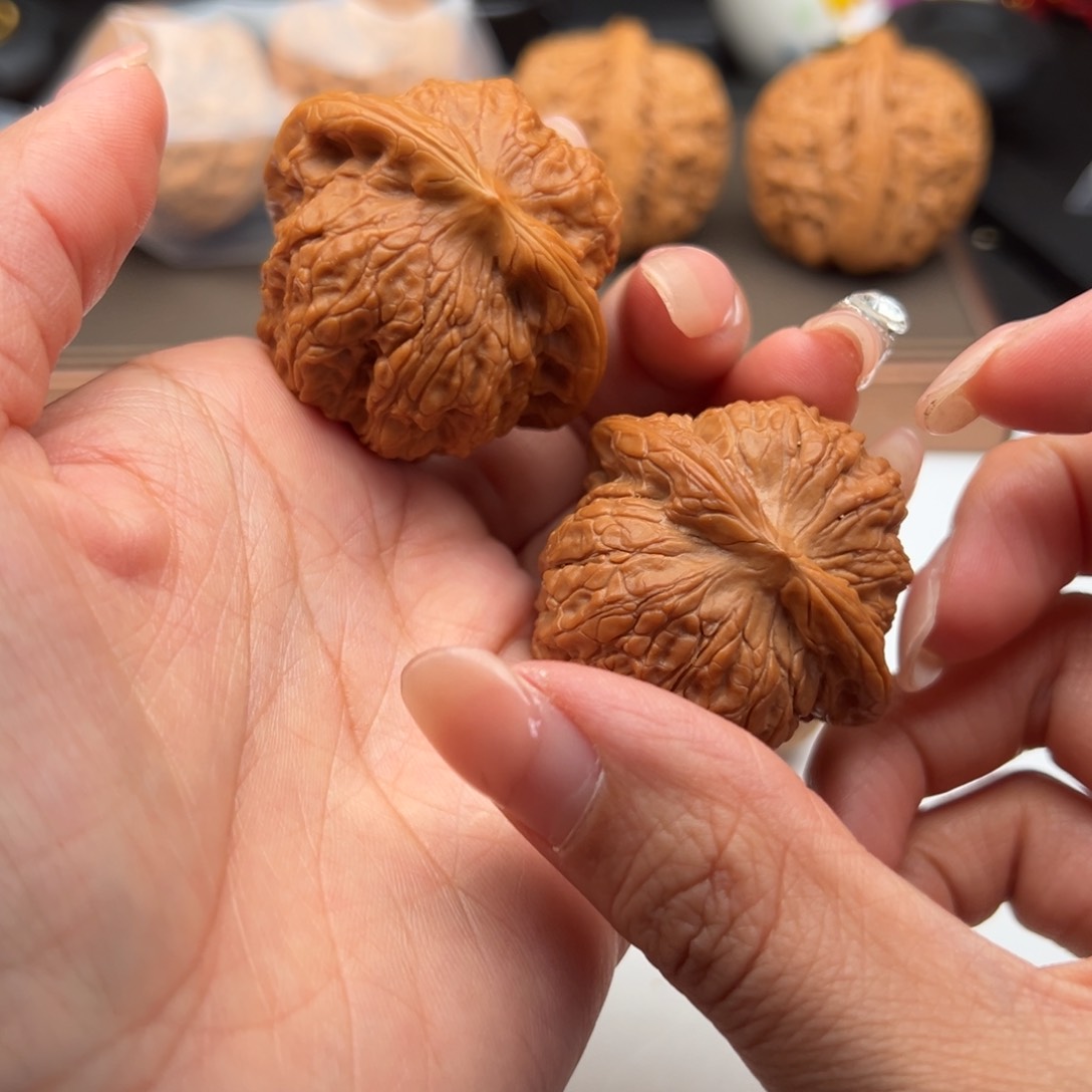 文玩核桃吊坠血麒麟42