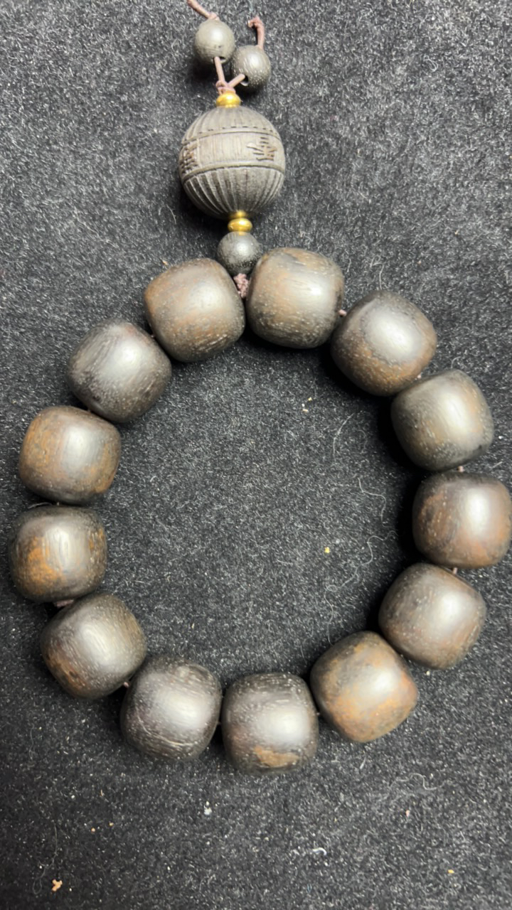 067福莱精选文玩沉香20mm