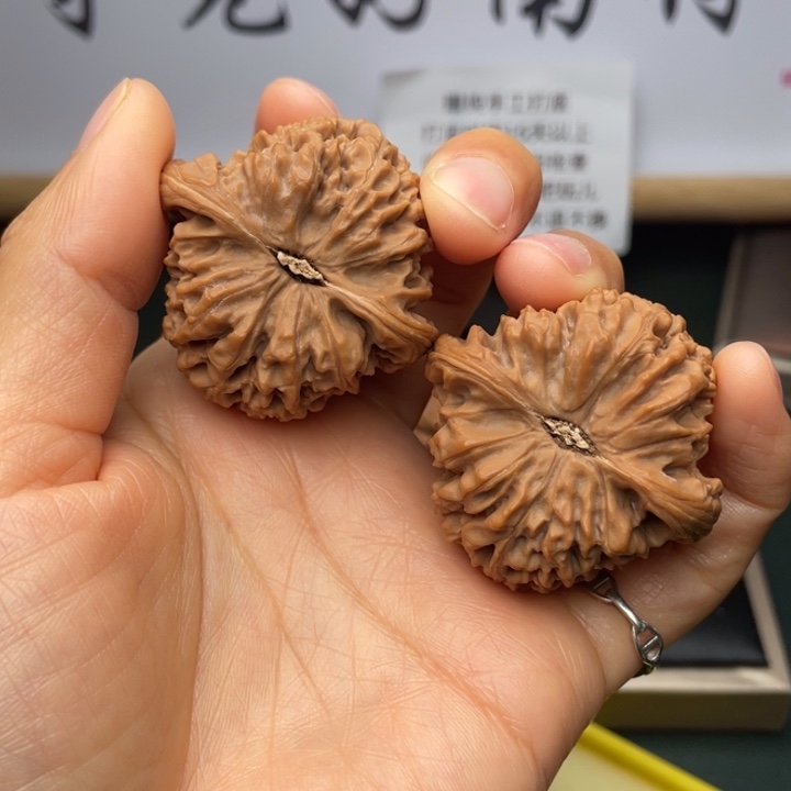 文玩核桃吊坠小*42尺三角高炮板正654