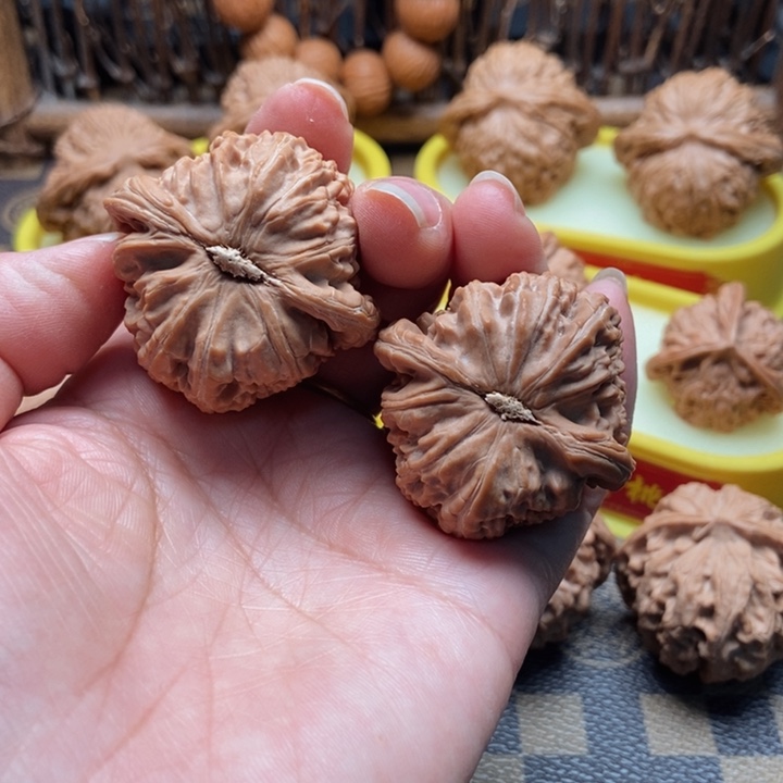 文玩核桃把件晚**饭40白狮子