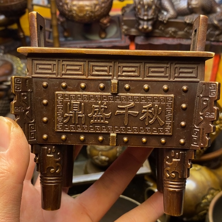 铜器摆件做工精良