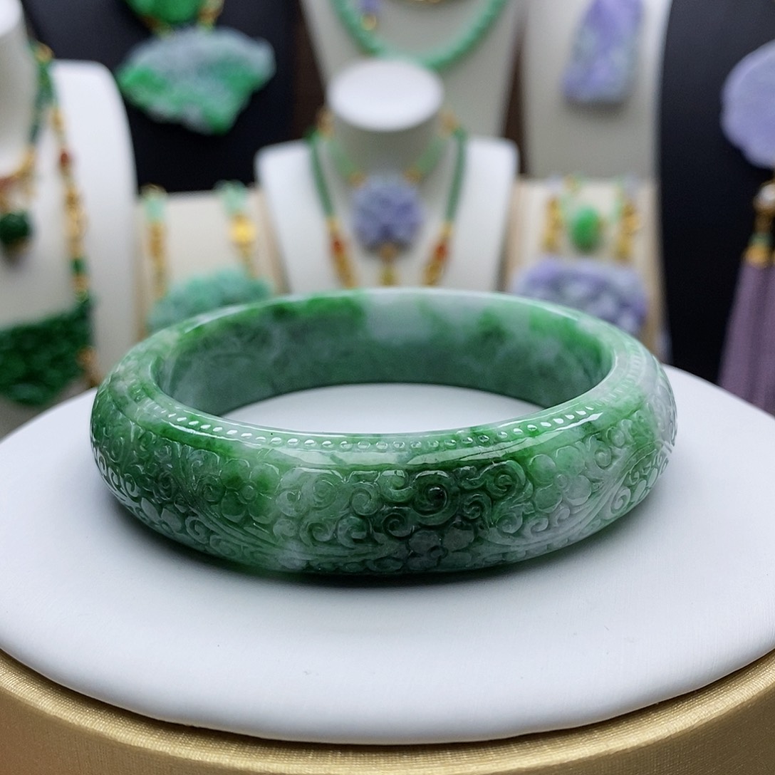 翡翠手镯未镶嵌天然