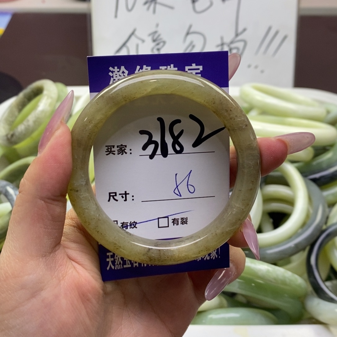 蛇纹石玉手镯未镶嵌