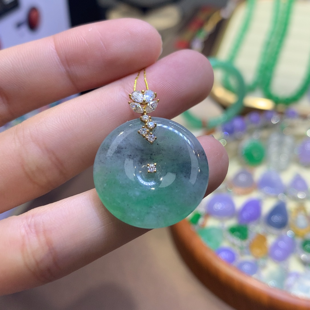 翡翠18K金镶嵌颈饰翡翠