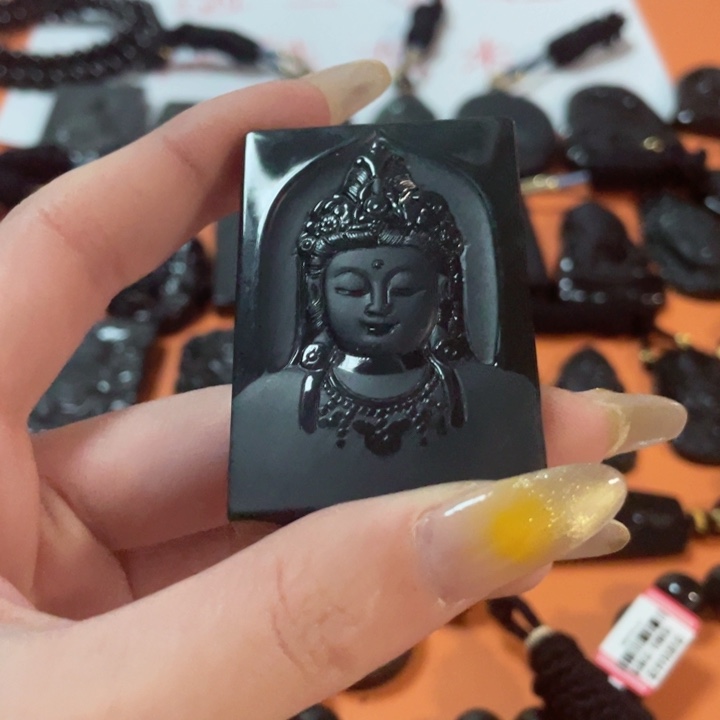 翡翠颈饰未镶嵌文****人