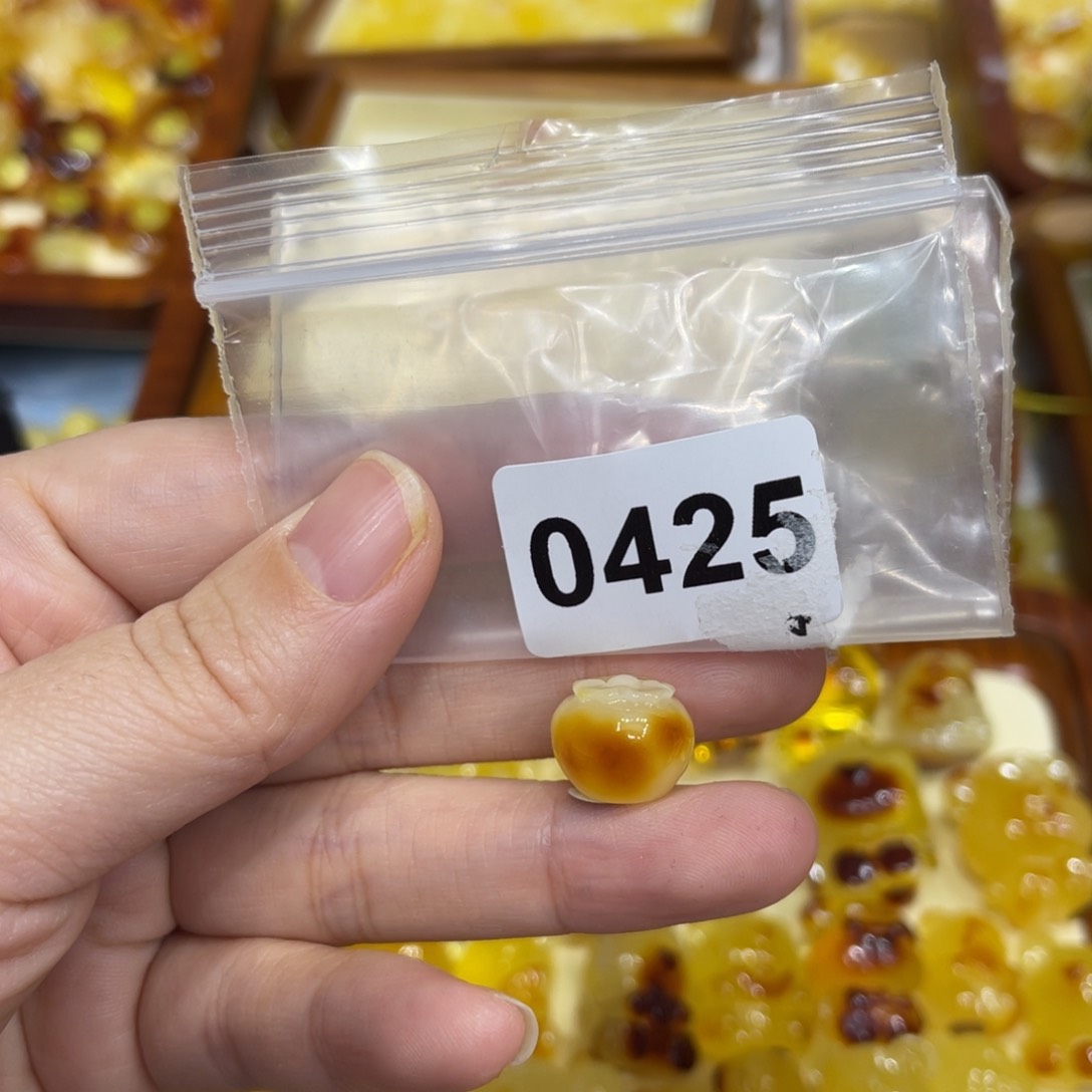 琥珀珠宝奇石未镶嵌