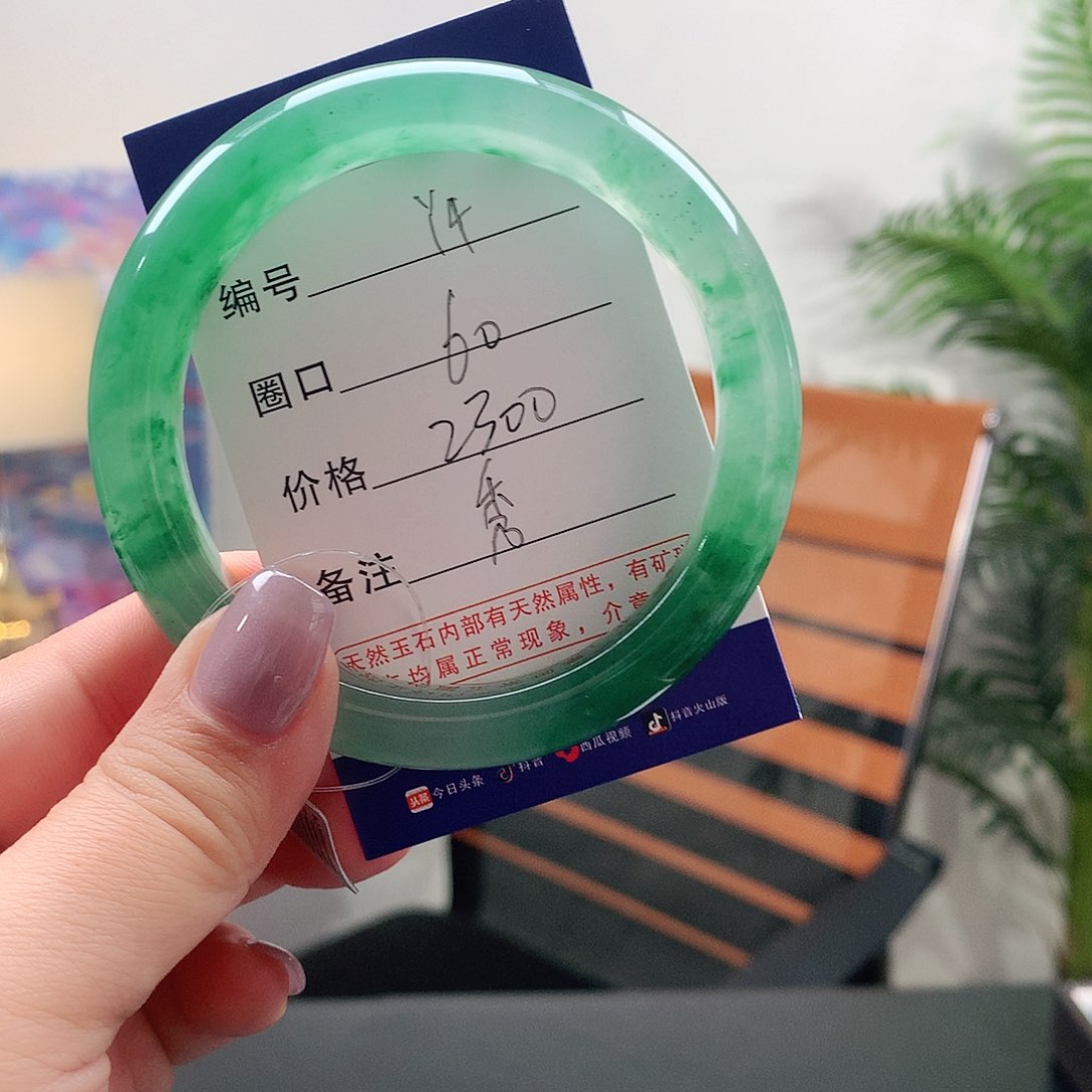 石英质玉未镶嵌手镯东****店