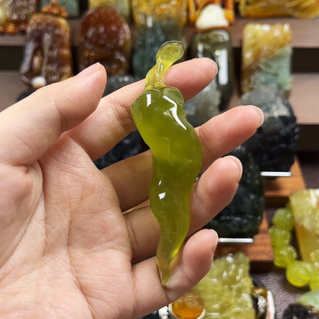 蛇纹石玉颈饰未镶嵌