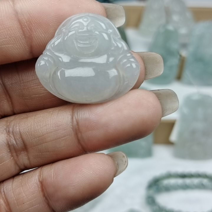 翡翠颈饰未镶嵌天然面料翡翠a货佛。