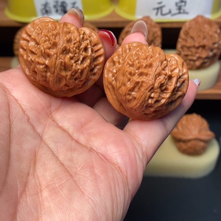 文玩核桃吊坠38全品宫灯