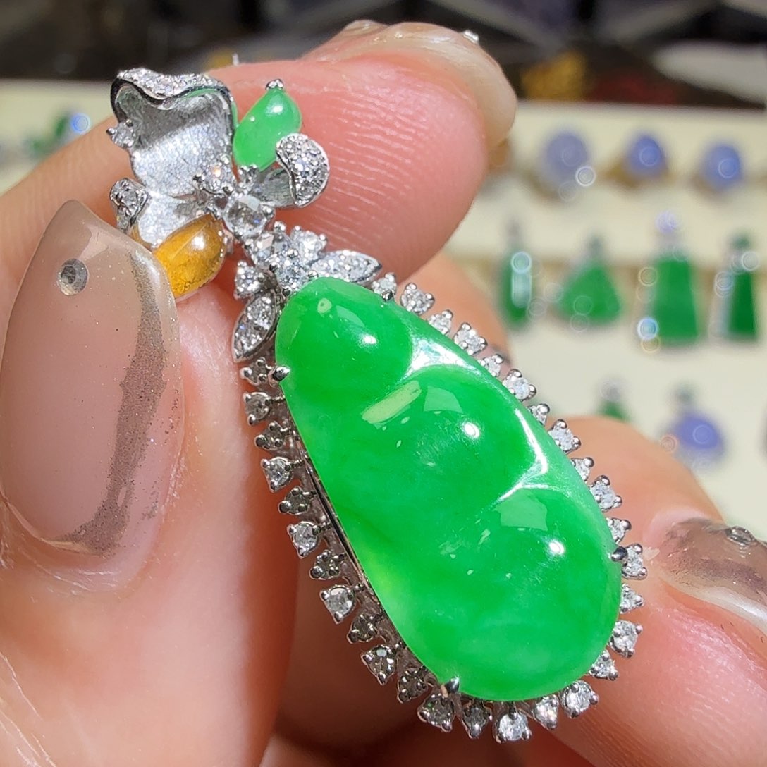 翡翠吊坠(不含链)18K金镶嵌