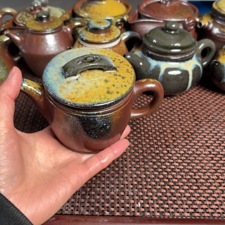 紫砂茶杯中汉瓦壶200 C