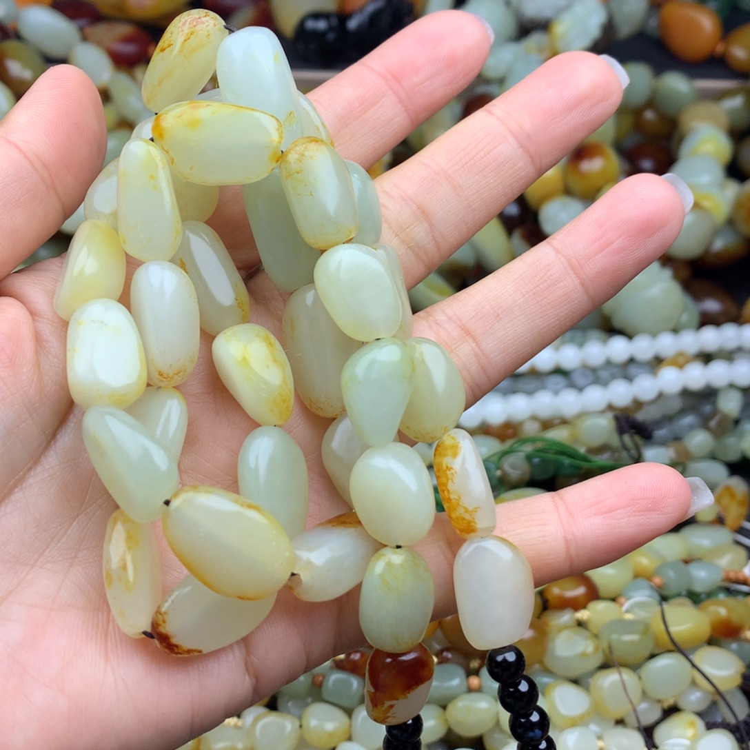 万***意和田玉未镶嵌颈饰