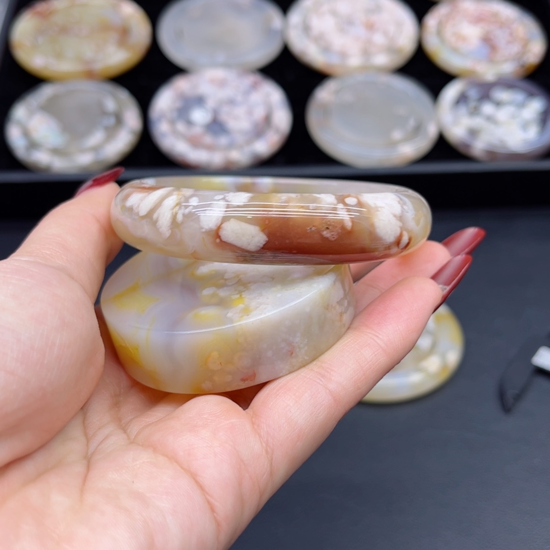 玛瑙/玉髓手镯未镶嵌58