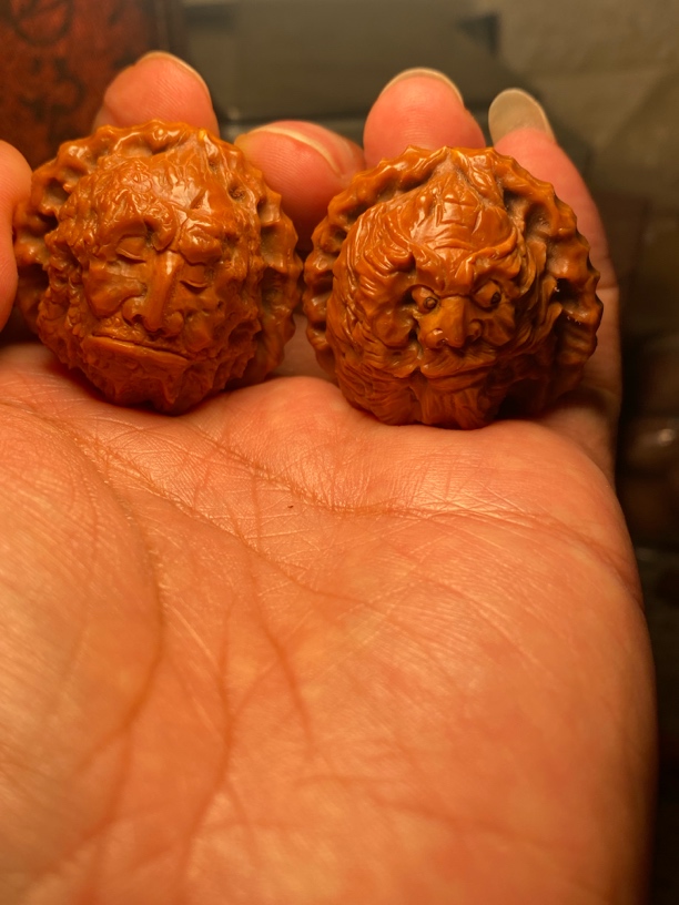 福利苏工核雕，纯手工雕刻，核桃雕佛道双休，个性十足，等待有缘人