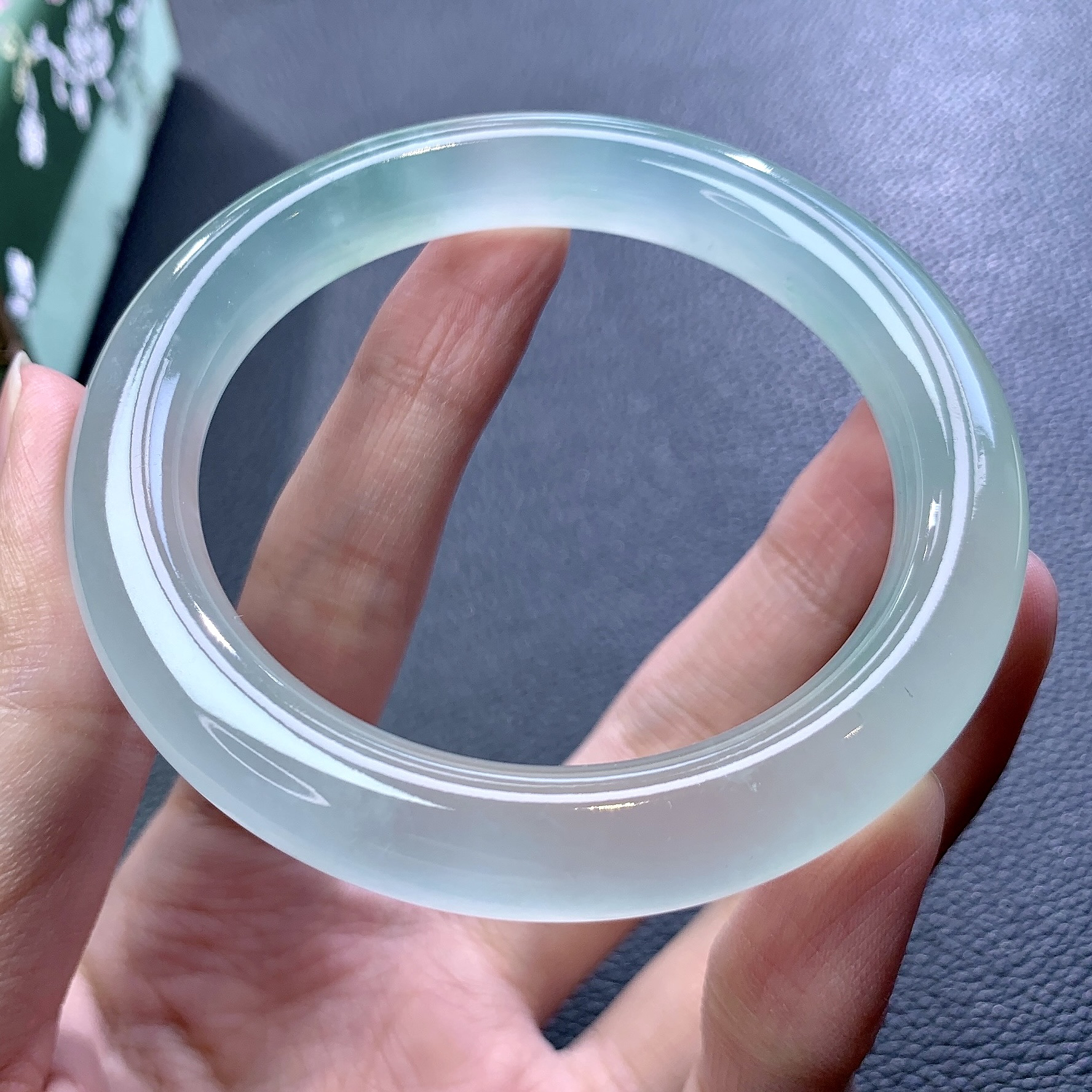 顶极晴绿底圆条手镯56.3圈口 缅甸天然A货翡翠 纯净清新 冰透水润