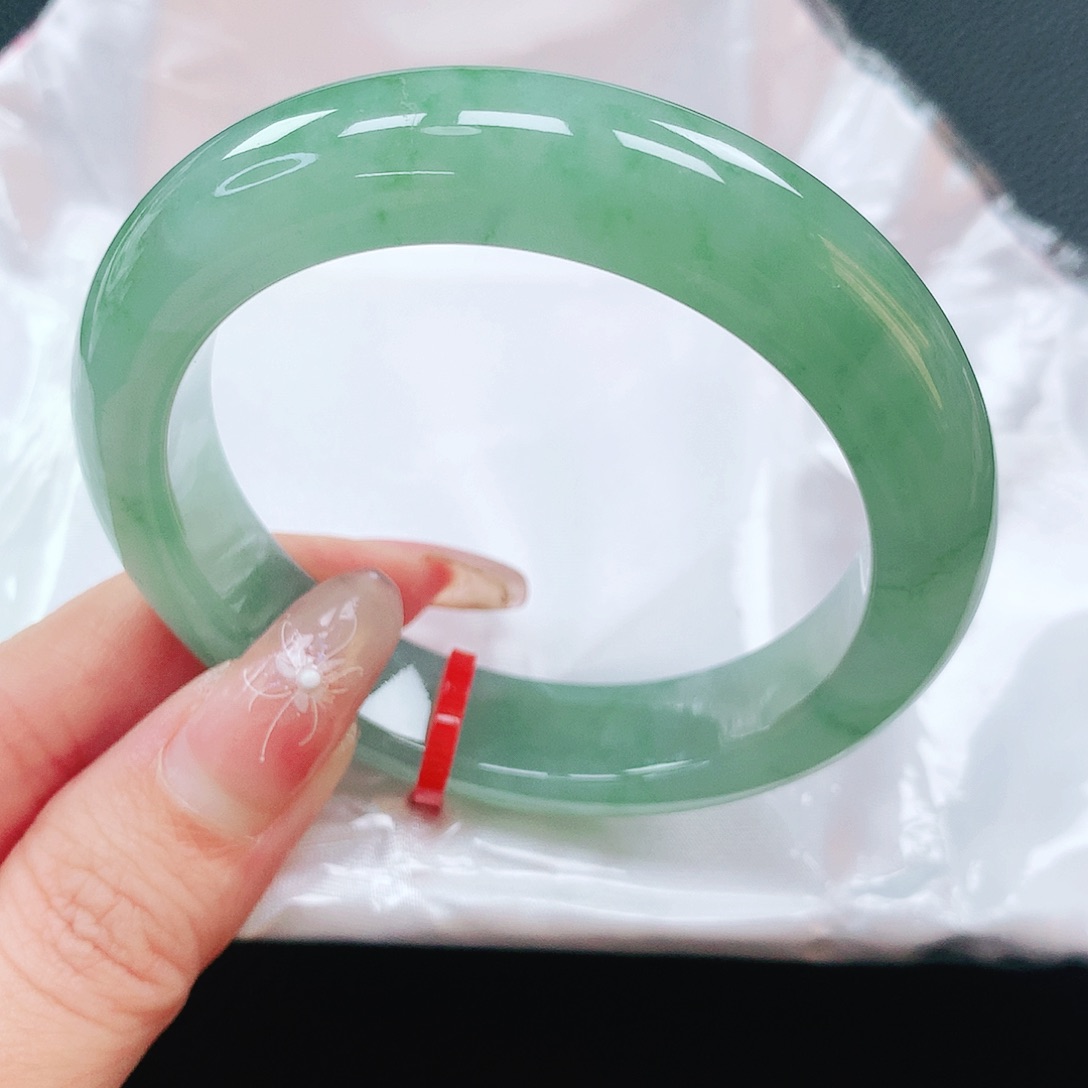 翡翠手镯未镶嵌52圈