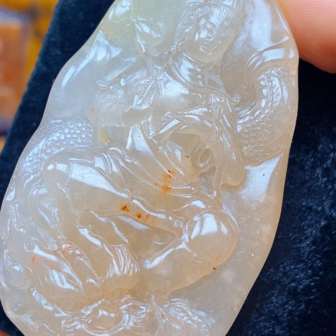 未镶嵌石英质玉（黄龙玉）颈饰