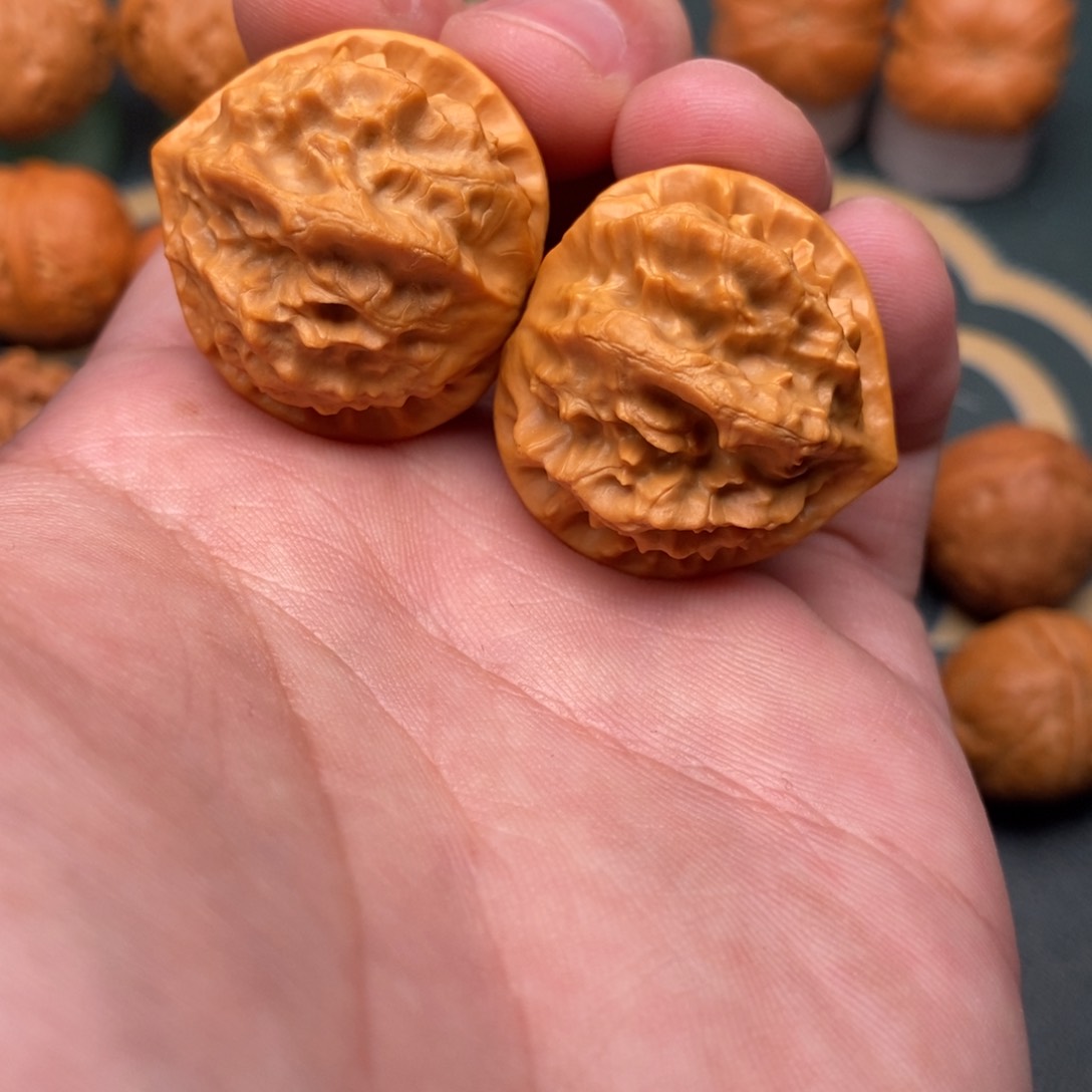 文玩核桃把件帝王龙脊