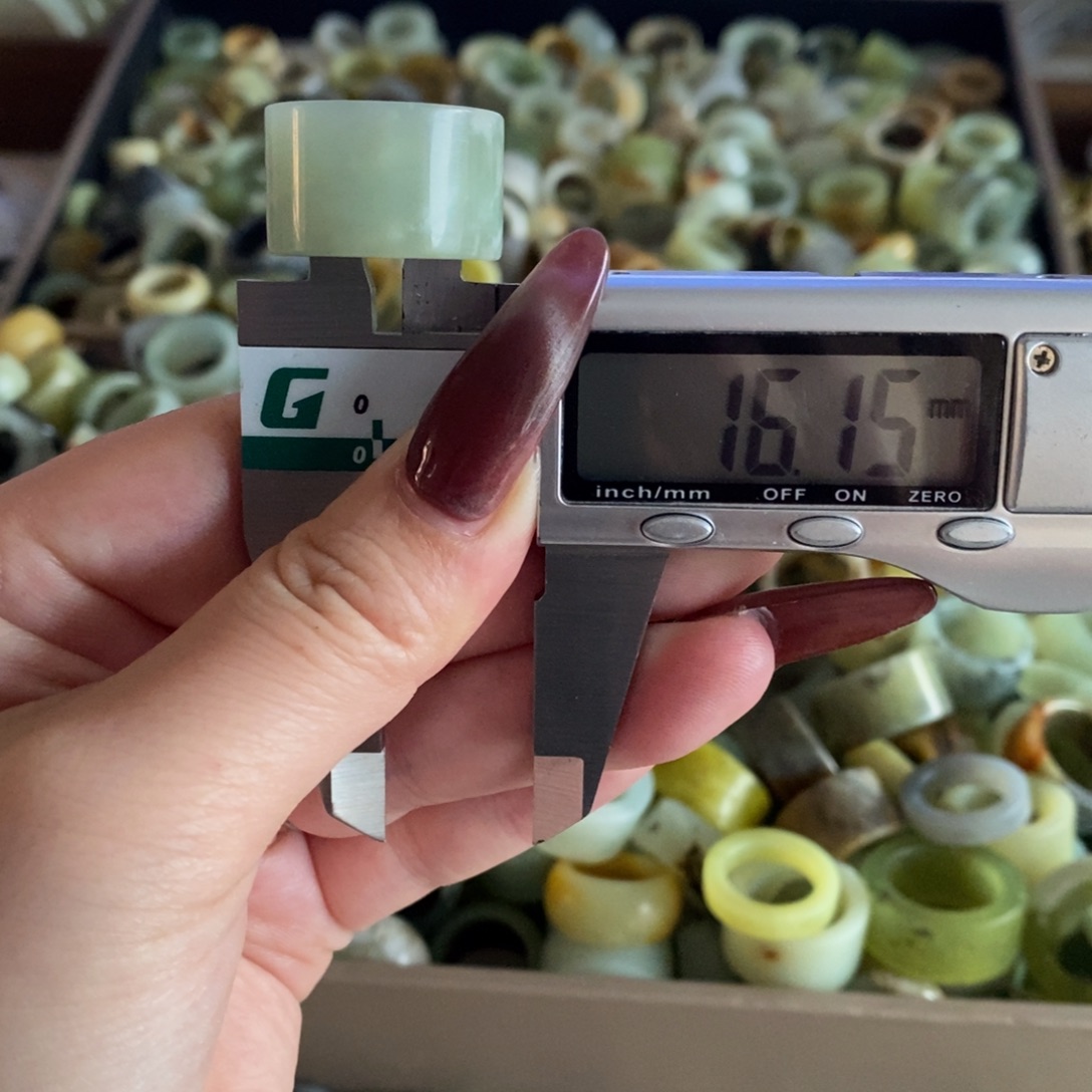 蛇纹石玉未镶嵌戒指