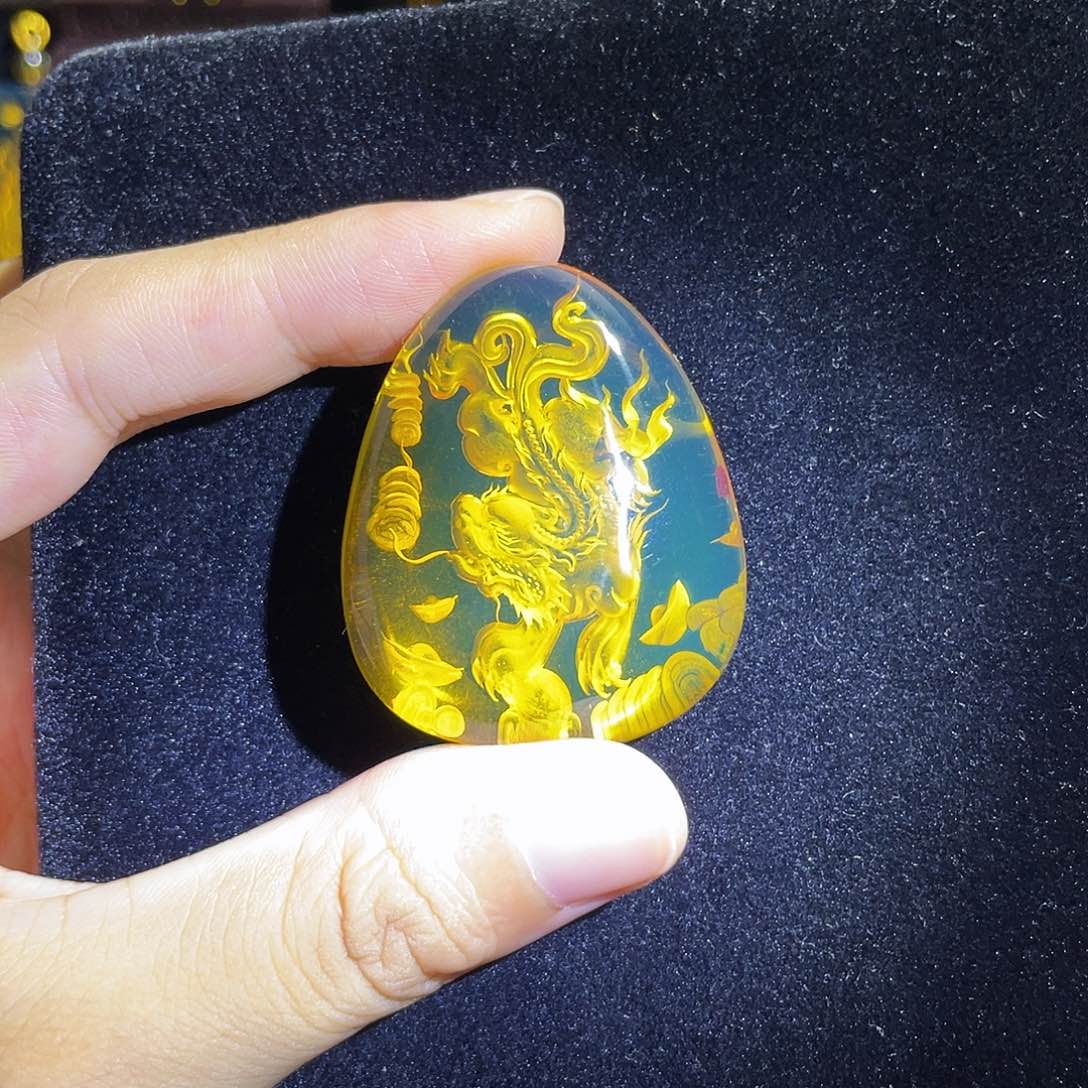 琥珀颈饰未镶嵌蓝珀貔貅阴雕吊坠