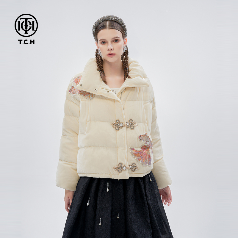 TCH-锦鲤烫钻新中式盘扣立领时尚加厚保暖羽绒服外套女T72D198035