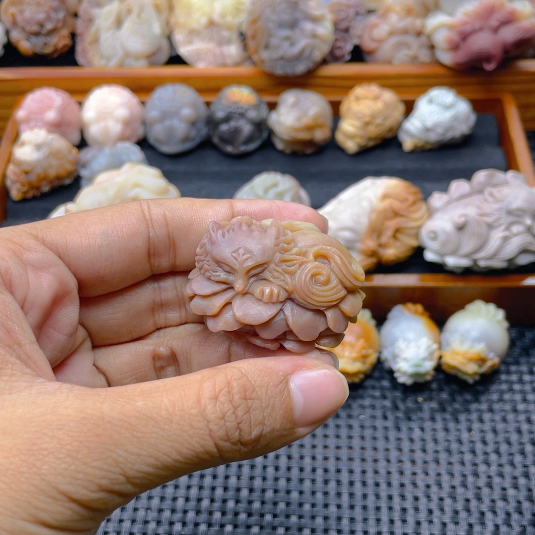 火***哥石英质玉未镶嵌颈饰