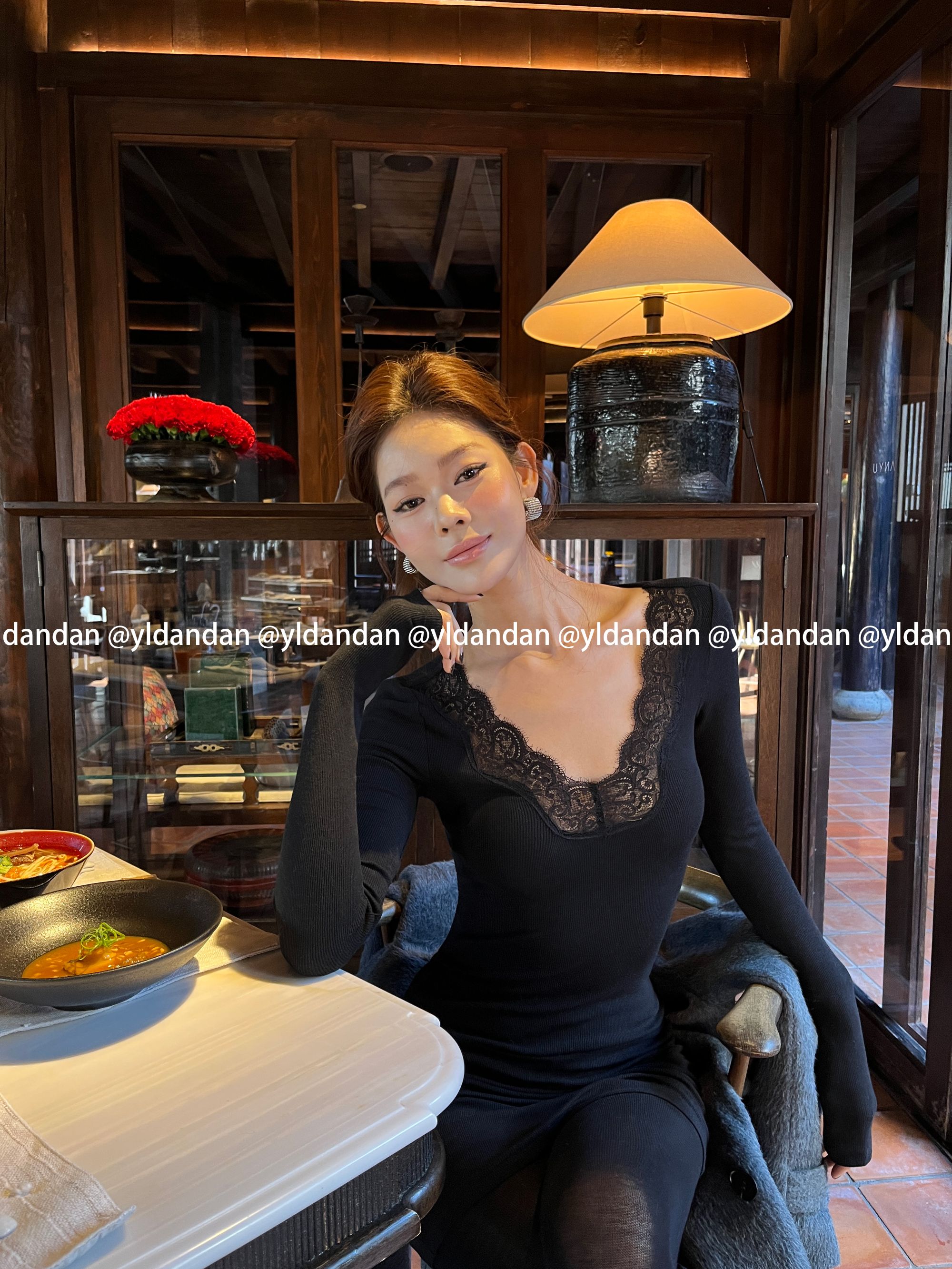 @yldandan|雅典娜意式贵妇性感加绒秋冬V字蕾丝高腰连衣裙