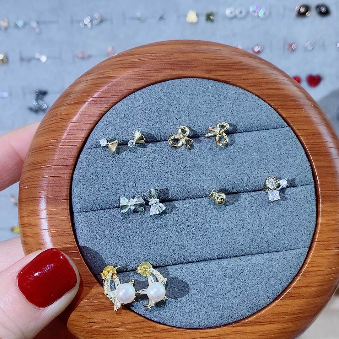 淡水珍珠银S925镶嵌耳饰