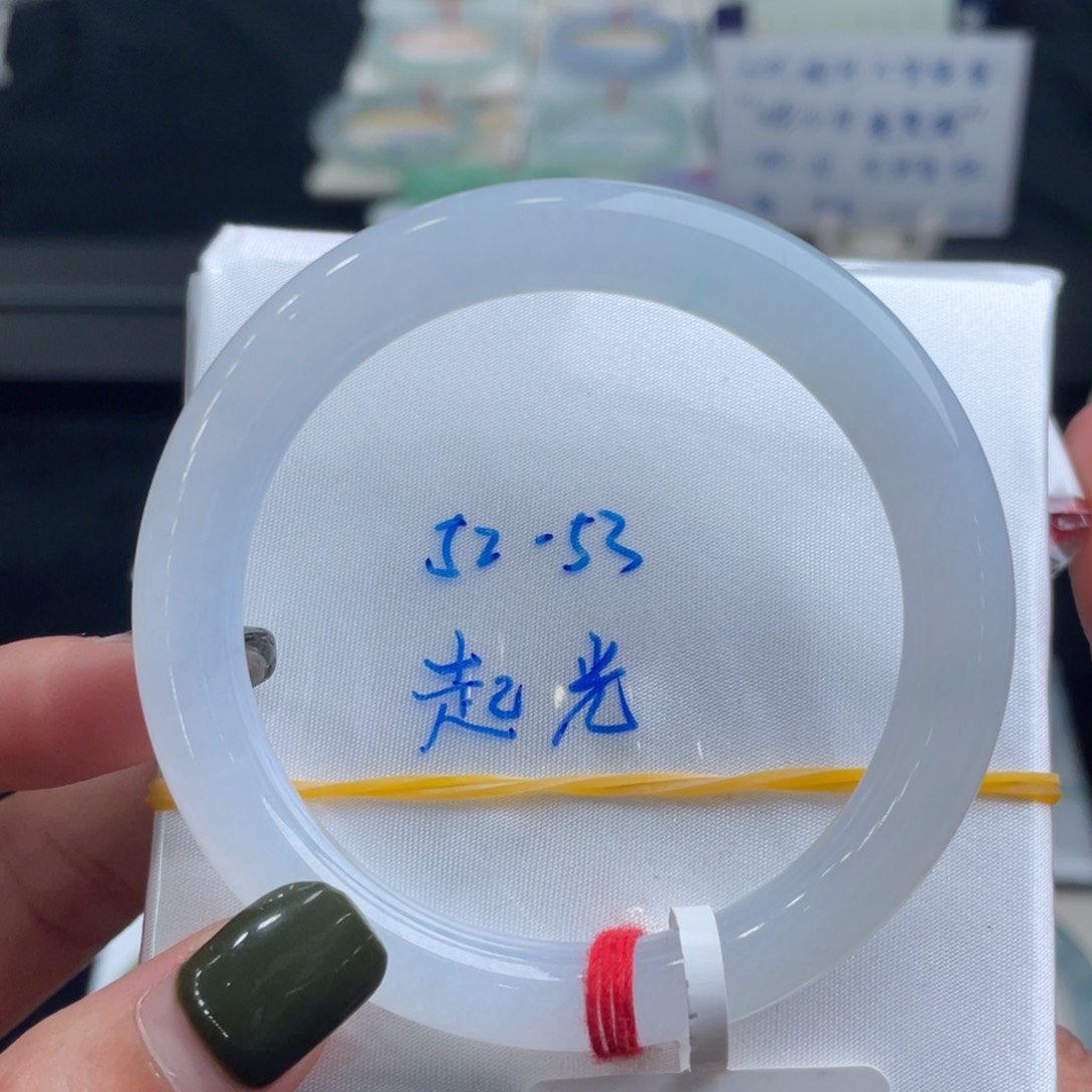 翡翠手镯未镶嵌翡翠手镯