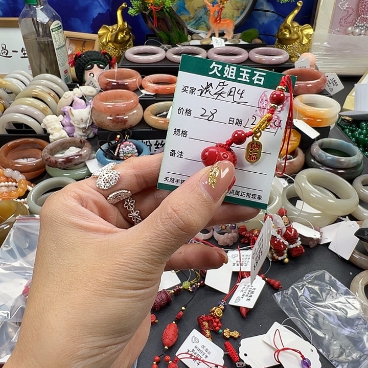 谈***生石英岩玉未镶嵌手镯