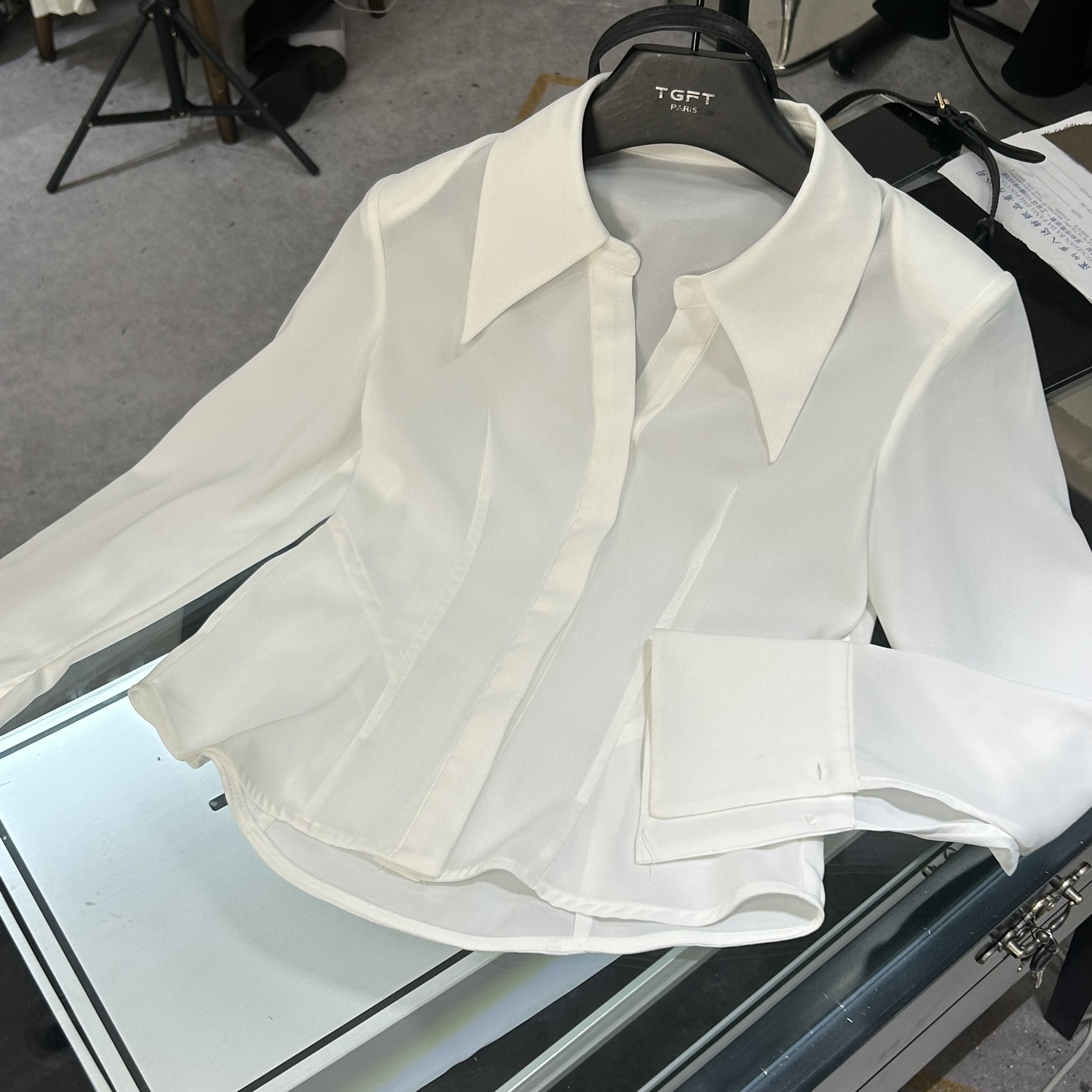 JYX高定春夏气质女人味性感收腰显瘦抗皱衬衫-179