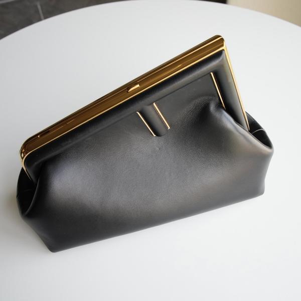95新 FENDI/芬迪 FENDI黑色金边手拿包