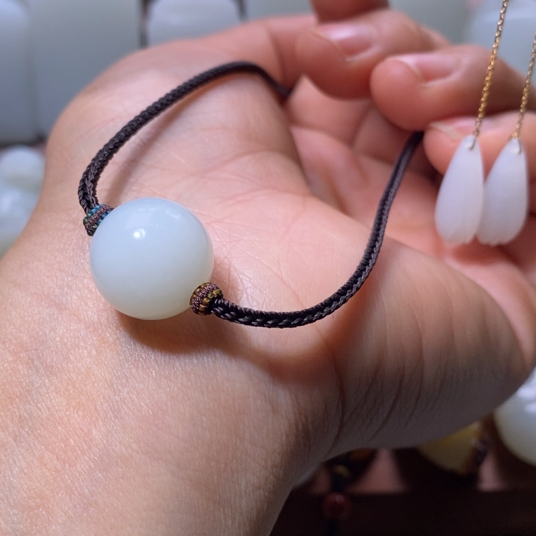 和田玉颈饰未镶嵌