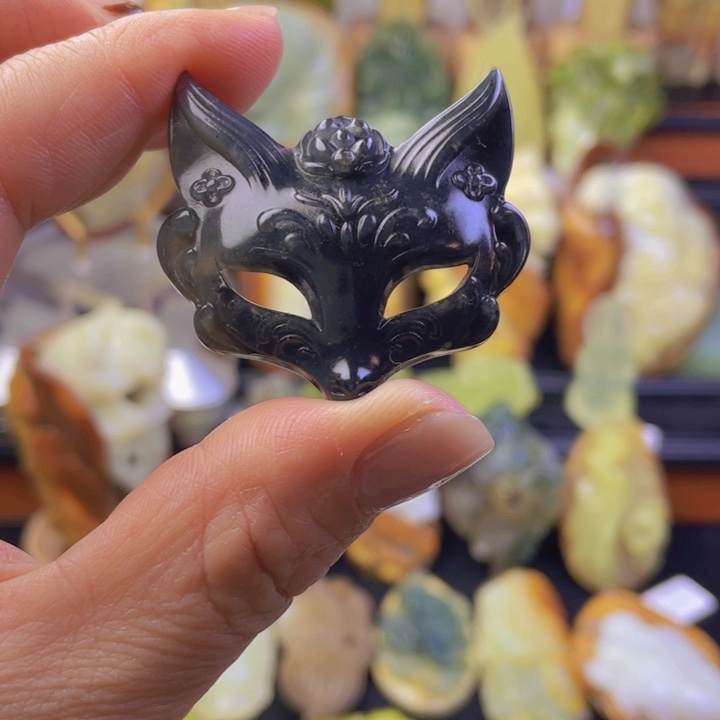 未镶嵌蛇纹石玉颈饰