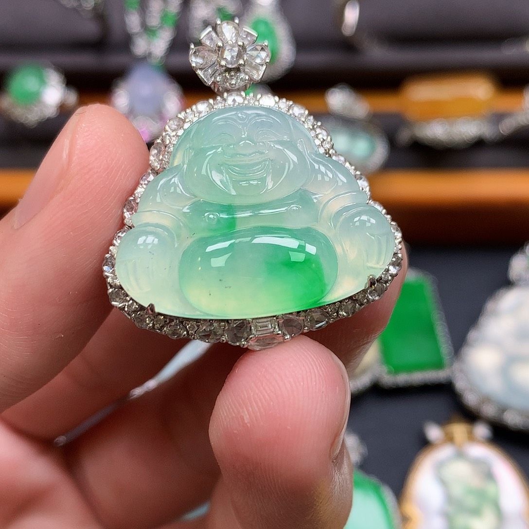 盛***青翡翠18K金镶嵌颈饰